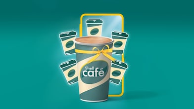 Moblikeretben 5 db Shell Café kávéspohár ikon előtt egy 6. fotószerű Shell Café kávéspohár áll, a pohár szélén sárga ajándékmasni.
