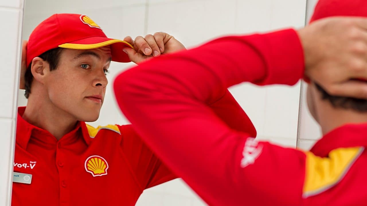 Shell alkalmazott egy vállalati ruhában
