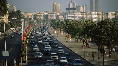 Közlekedési dugó a Marine Drive sugárúton, az indiai Mumbaiban