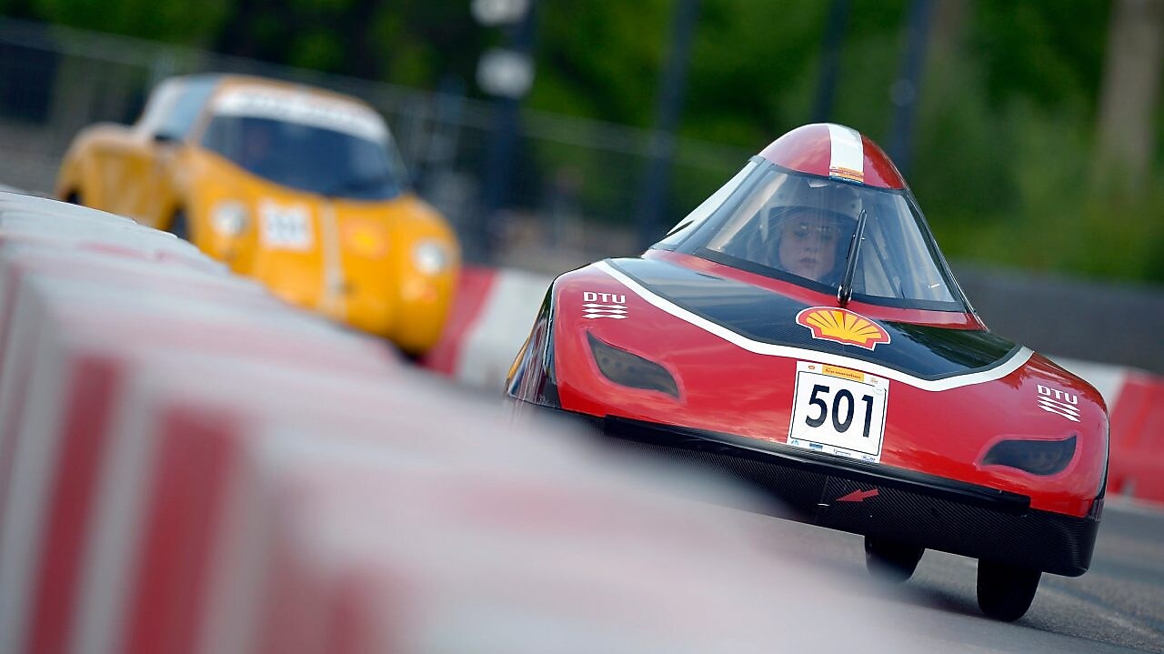 vörös és sárga autó