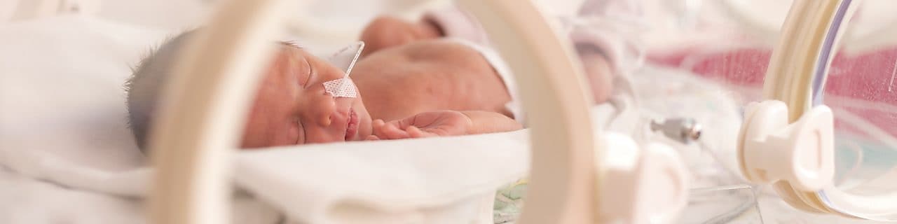 újszülött inkubátorban