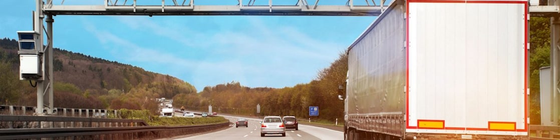 Kamion az autópályán