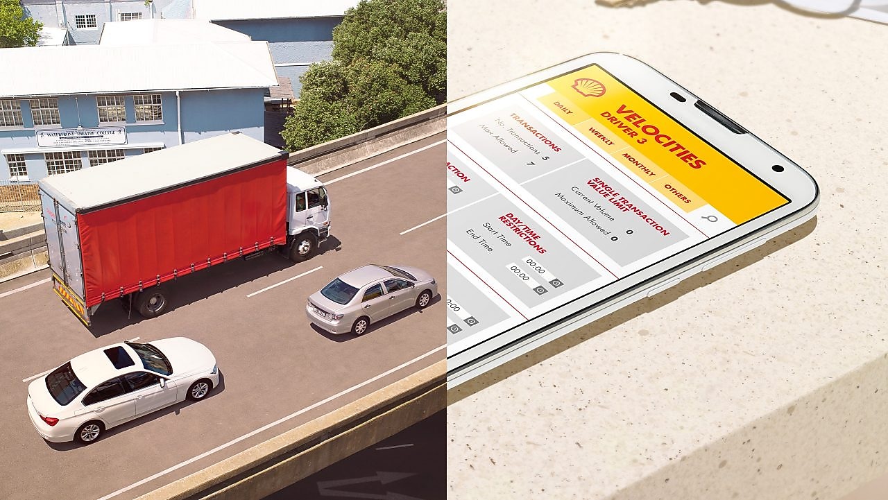 Autók az autópályán-Mobiltelefon 50:50 kép