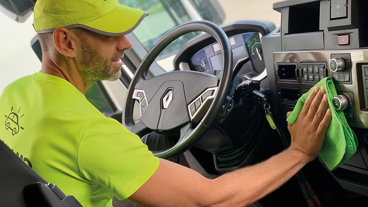 CleenUp kamion tisztító szolgáltatását