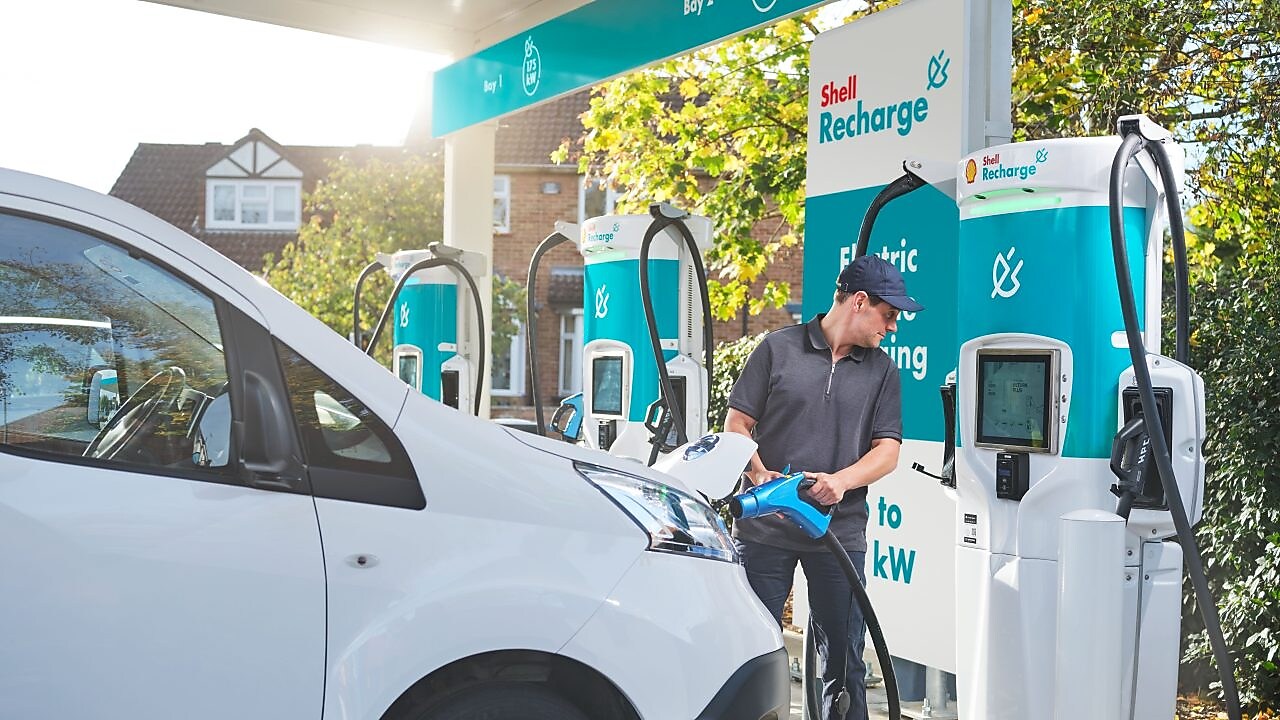 Elektromos járművek (EV k): Divat, vagy a jövő