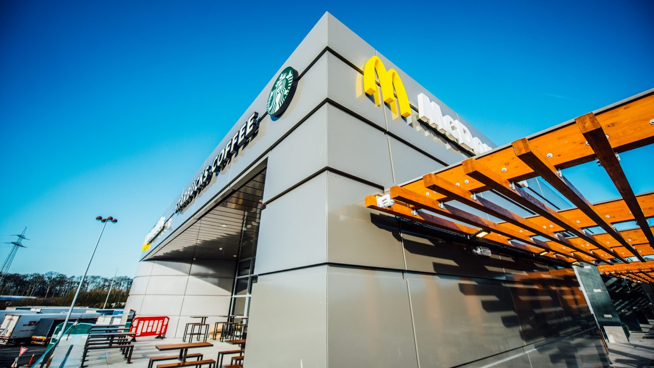 Shell Berchem, including Starbucks and McDonalds