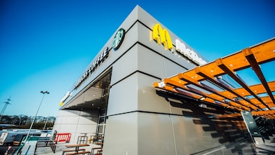 Shell Berchem, including Starbucks and McDonalds