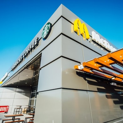 Shell Berchem, including Starbucks and McDonalds