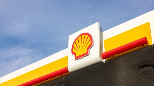 Logo Shell na stacji benzynowej Shell