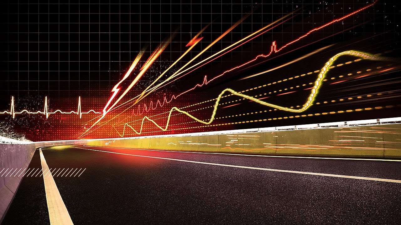 narancssárga és piros fények az autópályán