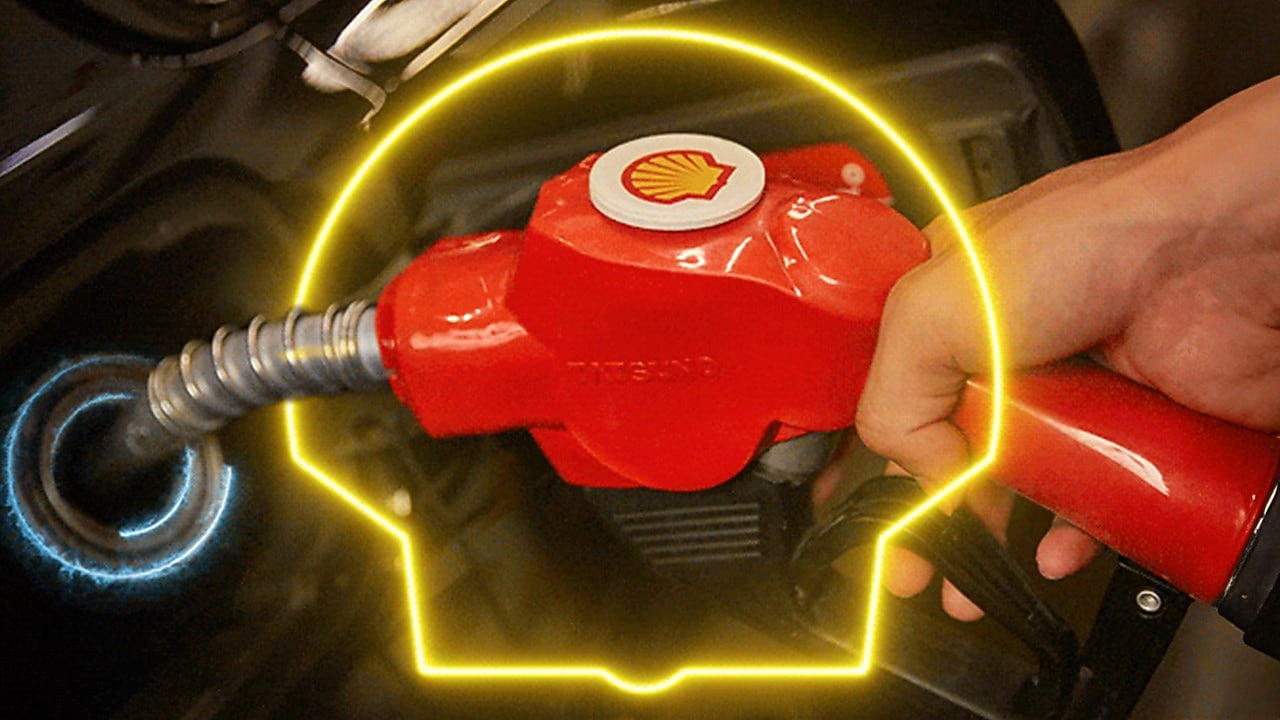 Shell V-power üzemanyag tankolása.