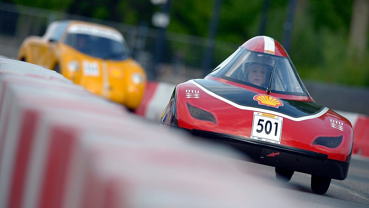 vörös és sárga autó