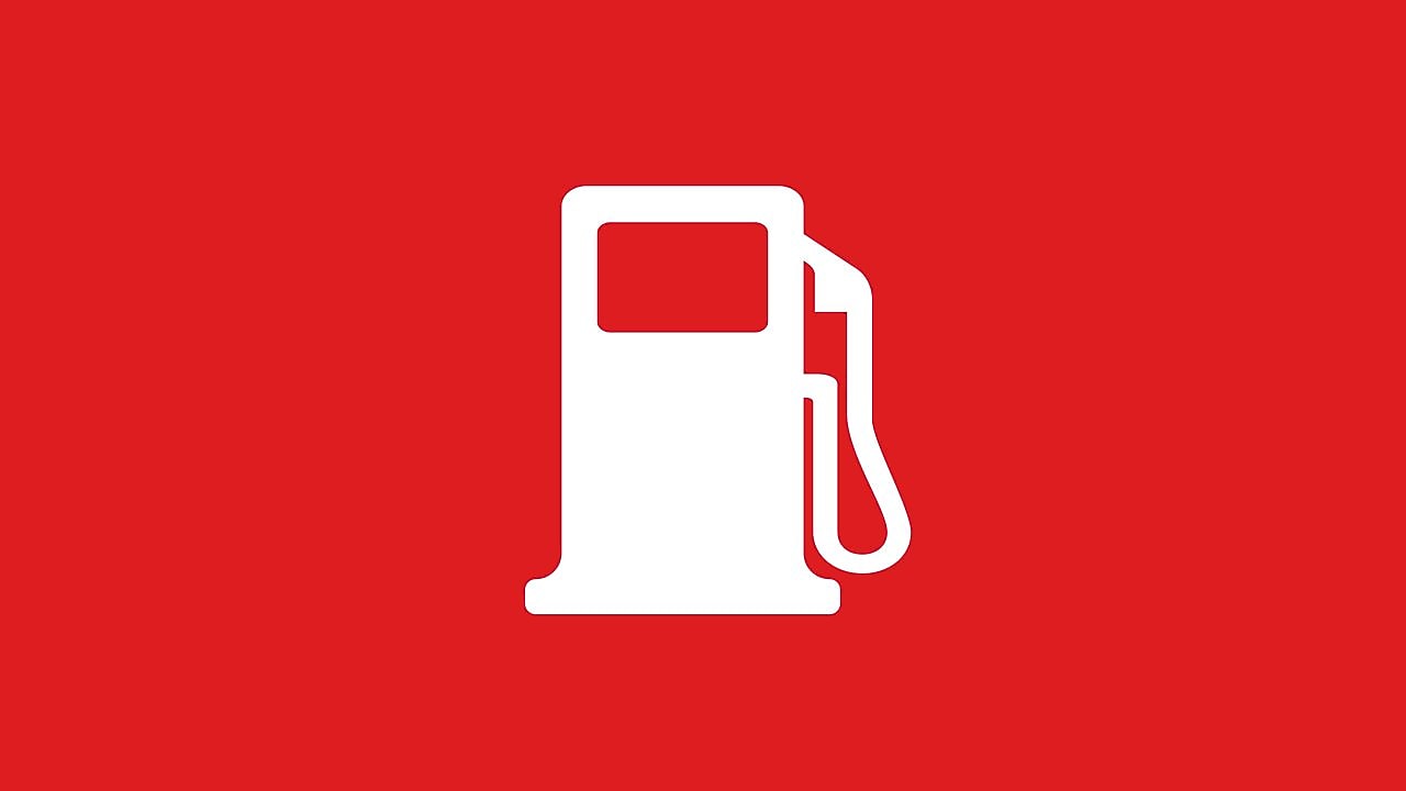 Fehér üzemanyag-töltőállomás ikon piros alapon.