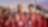 Lewis Hamilton és Charles Leclerc egy Shell töltőállomás előtt áll mögöttük pedig szurkolók örülnek