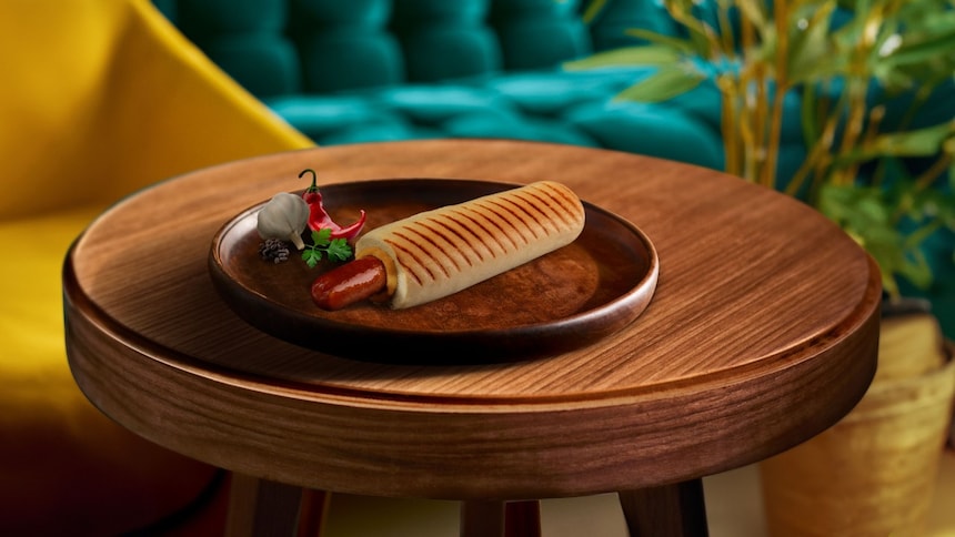 Shell Café XXL hot dog taco-s virslivel, sajtszósszal